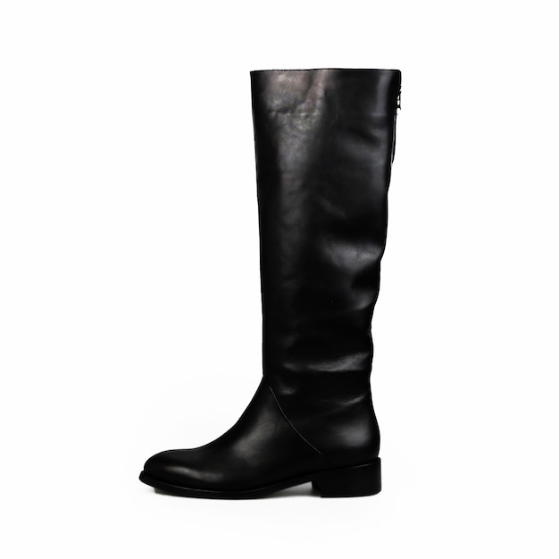 Bottes noires féminines sur blanc