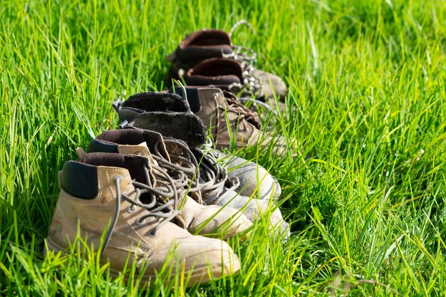 Photo bottes de travail anciennes