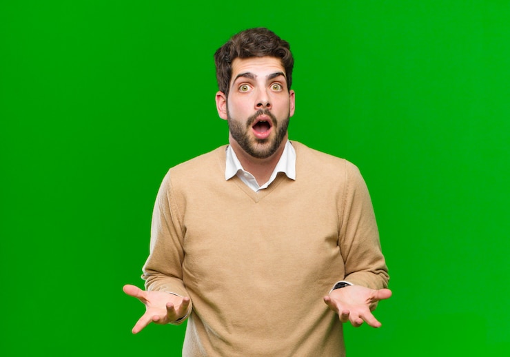 Photo bouche bée et étonné, choqué et étonné d'une surprise incroyable