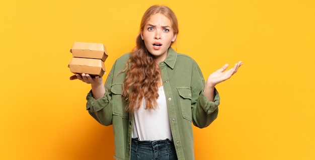 bouche bée et étonné, choqué et étonné d'une surprise incroyable