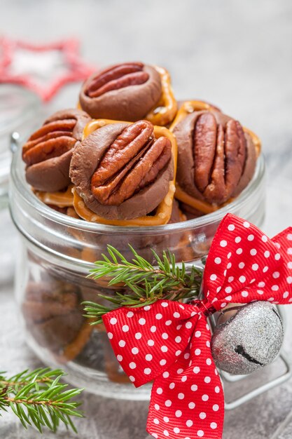 Bouchées de bretzel au chocolat et aux pacanes