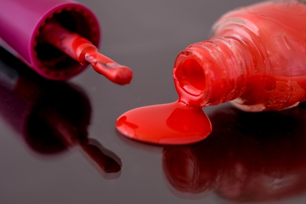 Photo bouchent les bouteilles du vernis à la mode lumineux de couleur, des cosmétiques et du concept d'art de vernis à ongles de beauté