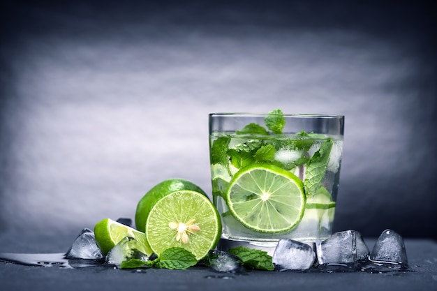 Bouchent cocktail mojito frais