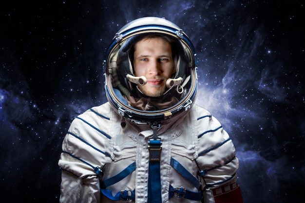 Bouchent le portrait de jeune astronaute a terminé sa mission spatiale