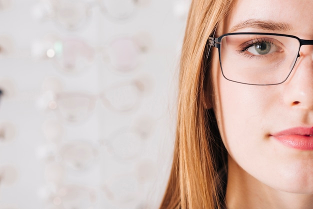 Bouchent le portrait des yeux de femme