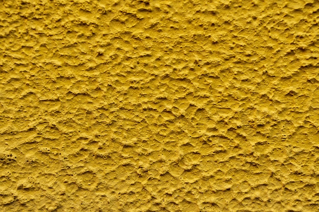 Bouchent la texture rugueuse du fond de couleur jaune mur