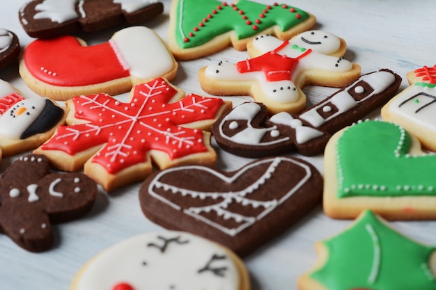 Bouchent la vue des biscuits de Noël colorés