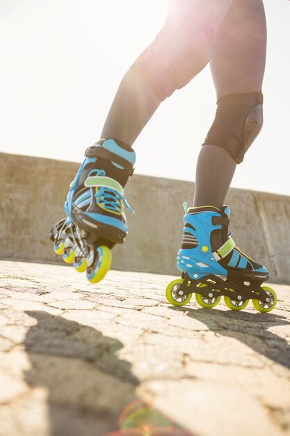 Bouchent la vue du patin à roues alignées