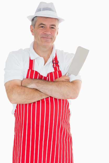 Photo boucher avec les bras croisés tenant le couperet à viande