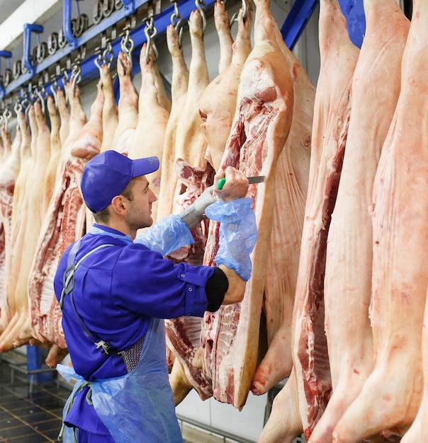 Boucherie coupant du porc à la fabrication de la viande.