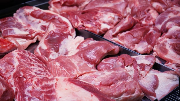 Boucherie Un large choix de produits carnés au supermarché Viande fraîche en vitrine Viande crue fraîche en vitrine