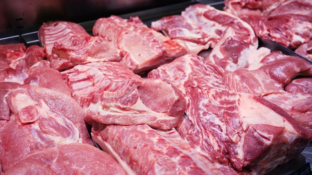 Boucherie Un large choix de produits carnés au supermarché Viande fraîche en vitrine Viande crue fraîche en vitrine