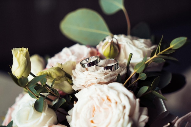 Boucles d'oreilles et bagues bouquet de mariée 4