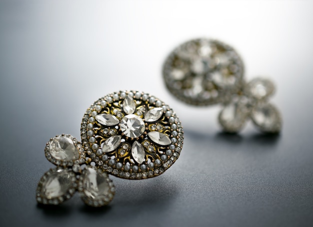 Photo boucles d'oreilles diamant, antiques et vintage