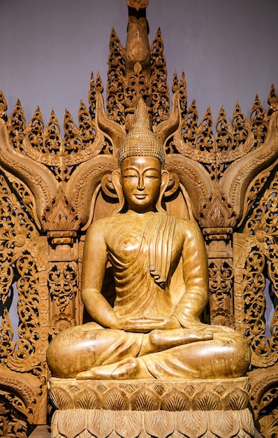 bouddha en bois sculpté