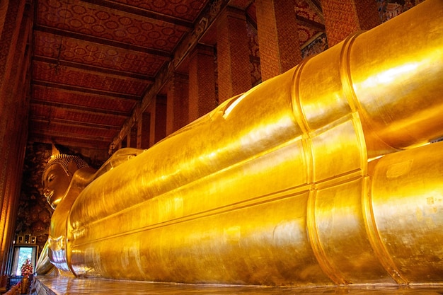 Bouddha couché Wat Pho Bangkok Thaïlande