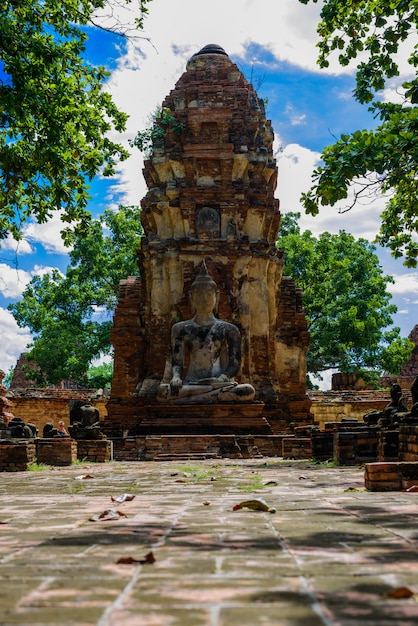 Bouddha, un site antique magnifique à Wat Maha That Ayutthaya en tant que site du patrimoine mondial, Thaïlande