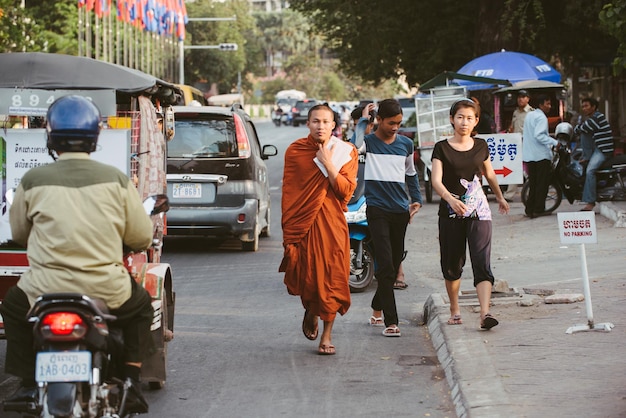 Bouddhiste dans la rue au Cambodge Phnom Penh