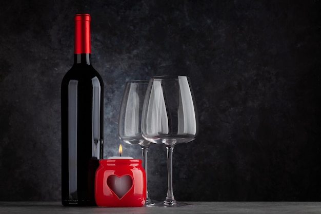 Bougie Saint Valentin et vin rouge