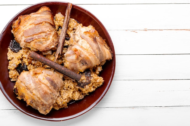 Bouillie de millet au poulet.