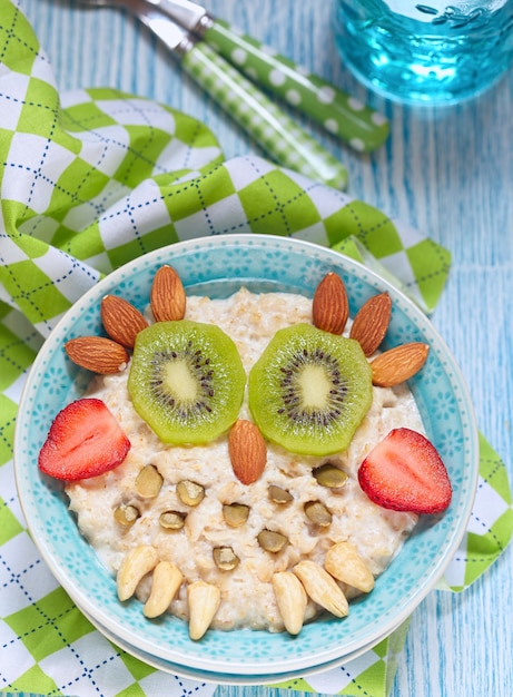 Bouillie de petit déjeuner pour enfants