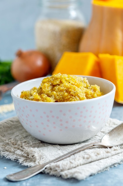 Bouillie de quinoa à la citrouille pour une alimentation saine