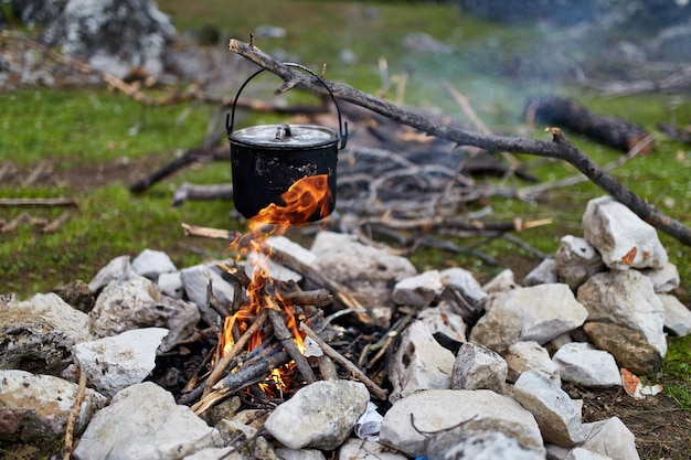 Bouilloire sur un feu