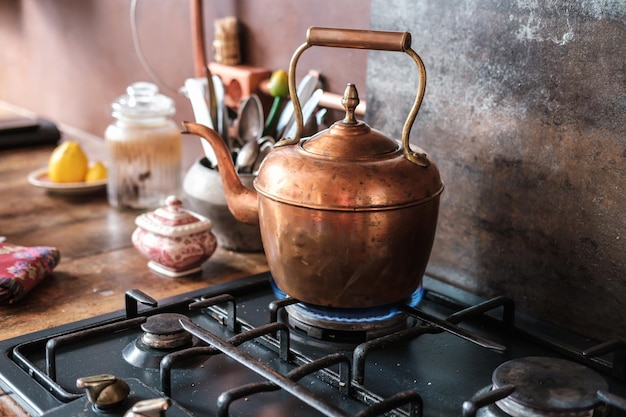 Geyser En Bois Artisanal Avec Filtre Conique Et Bouilloire Vintage