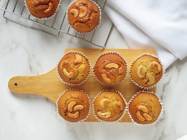 Boulangerie maison de petits gâteaux de muffin à la banane