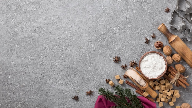 Boulangerie de Noël et concept de biscuits au pain d'épice Farine oeufs cassonade et épices