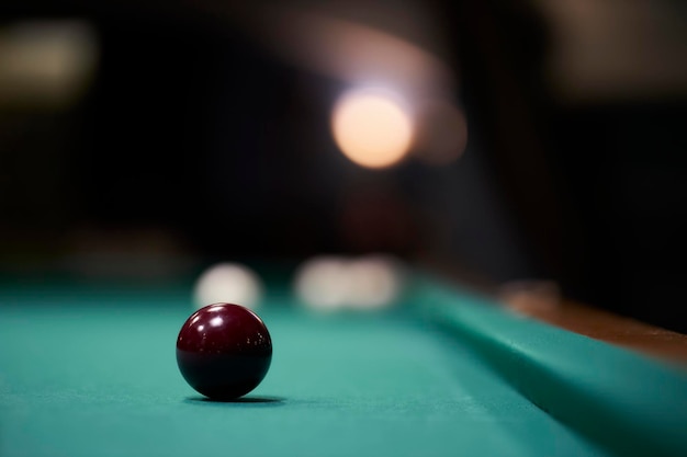 boule de billard boules de billard sur une table de billard verte