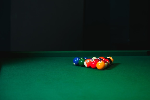 Boule de billard sur table de billard