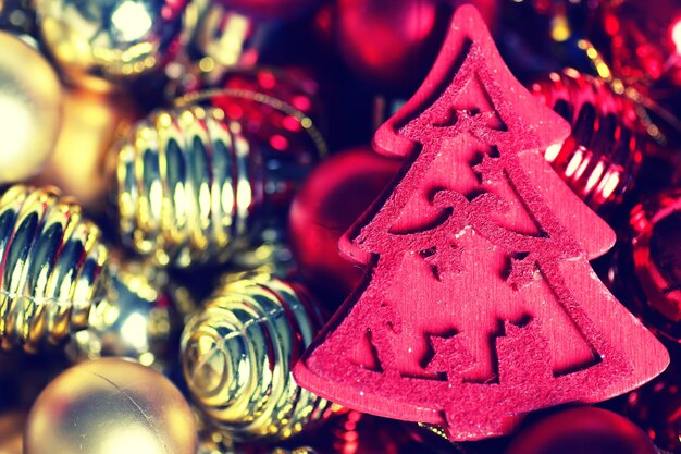 Boule de couleur de Noël dans une boîte