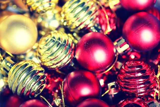 Boule de couleur de Noël dans une boîte