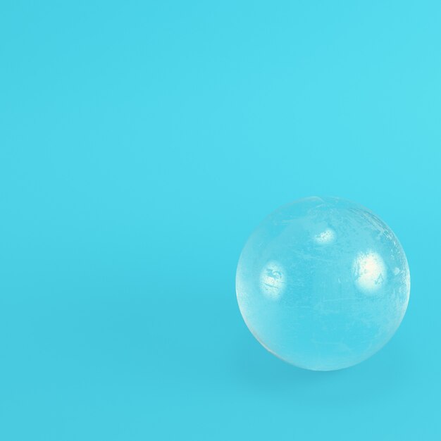 Boule de cristal sur fond bleu vif dans des couleurs pastel