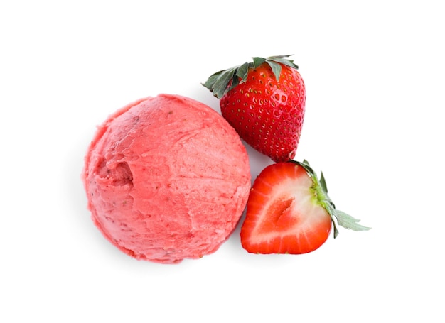 Boule de délicieuse crème glacée aux fraises sur la vue de dessus de fond blanc