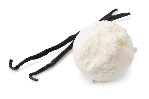 Boule de délicieuses glaces et gousses de vanille isolées sur blanc