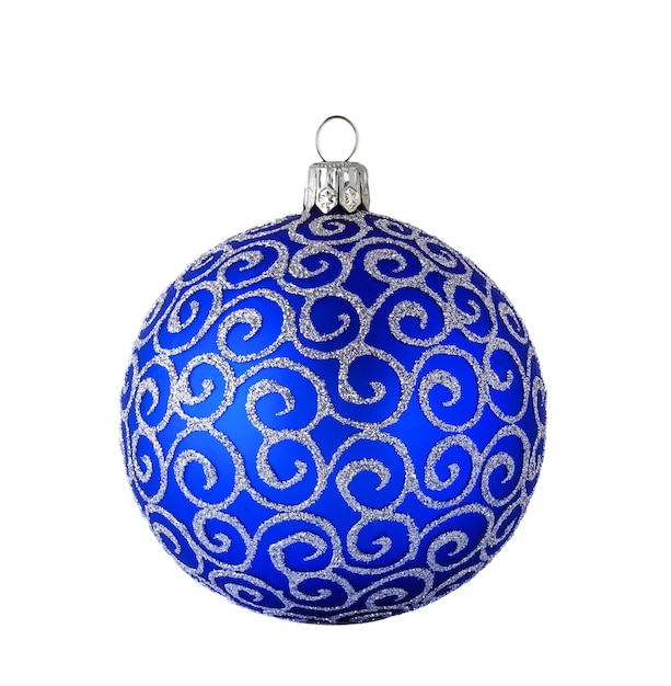 Boule de Noël bleu avec ornement en argent isolé sur fond blanc