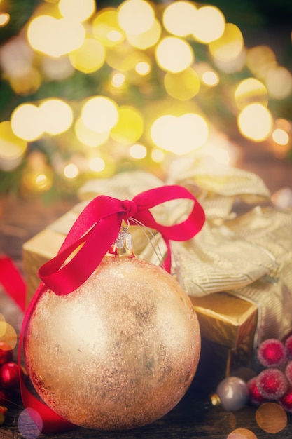 Boule de Noël avec coffret cadeau