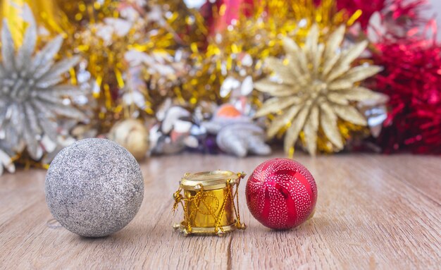 Boule de Noël sur fond de Noël