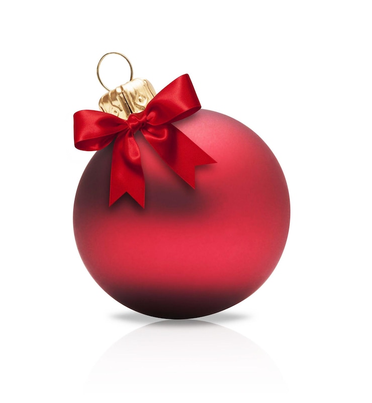 Photo boule de noël avec ruban rouge