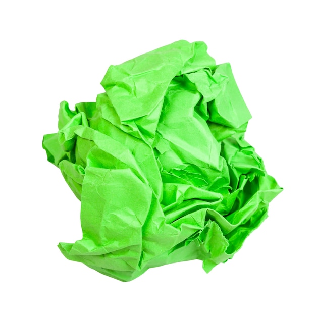 Boule de papier vert froissé isolé sur blanc