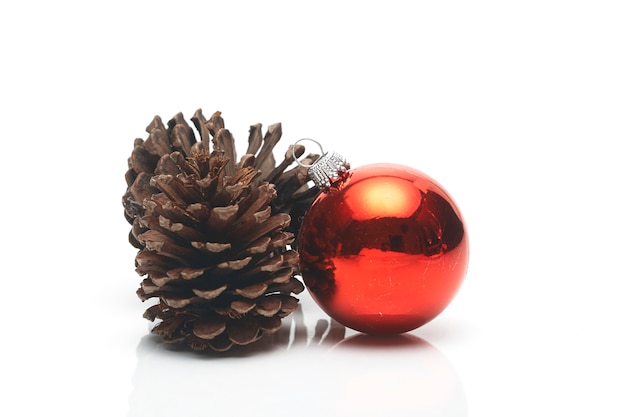 Boule de pin décoration de noël rouge