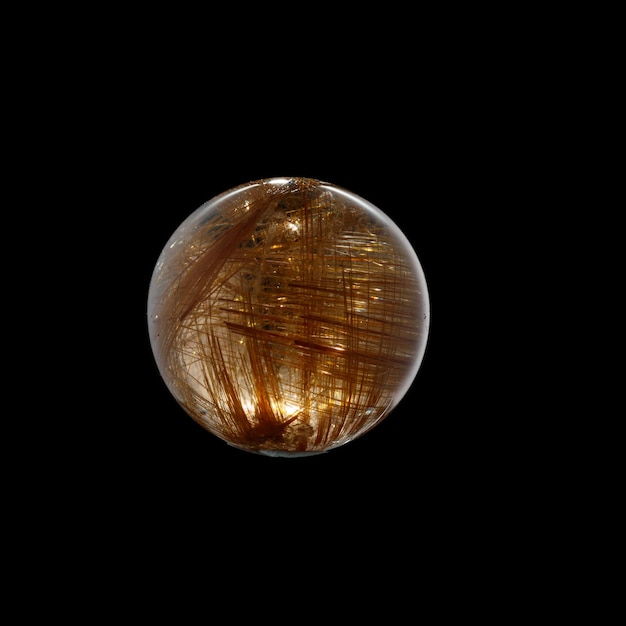 Boule de quartz avec rutile sur fond noir