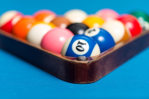 Boules de billard dans le rack