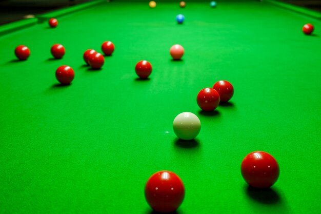 Boules de billard sur table de billard vert