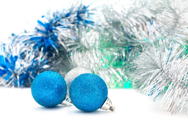 Boules bleues brillantes de Noël