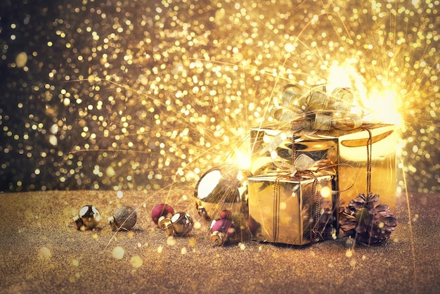 Boules de bonne année et de fête de Noël et autres décorations