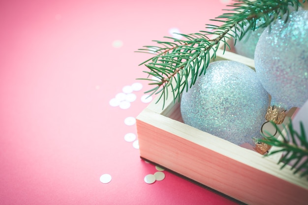 Boules de décoration de perles de noël fond rose