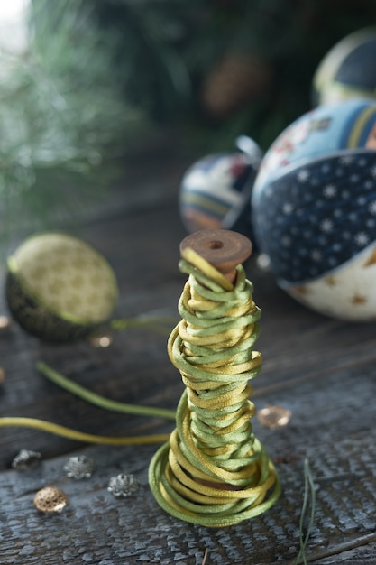 Boules à la main pour le Nouvel An en cours